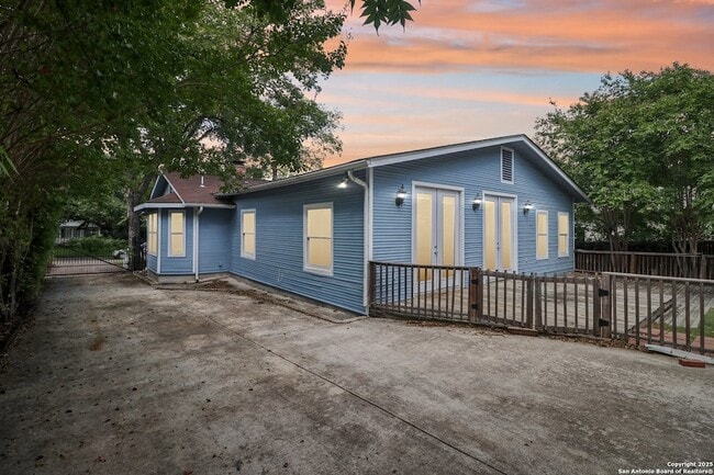 Building Photo - 838 Wiltshire Ave