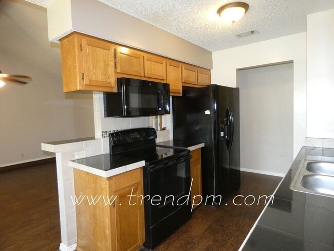 Building Photo - 404 Asbury Dr