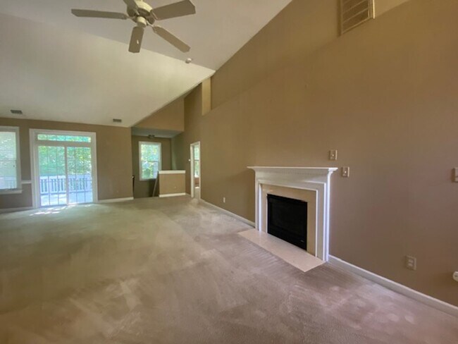 Building Photo - Single Family home in Lake Powell Forest! ...