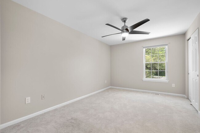 Building Photo - 3 Bed 2.5 Bath - Gaithersburg Townhome - Completely Renovated