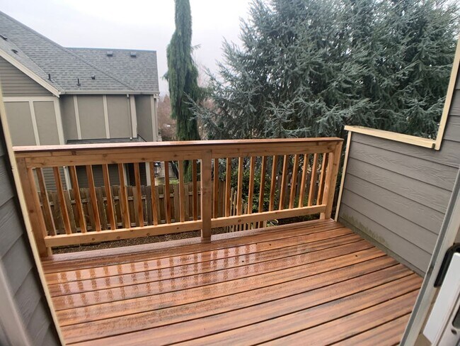 Building Photo - Remodeled Beautiful Progress Ridge Town home! 2 Bedrooms 2 Baths, 1628 Sq. Ft.