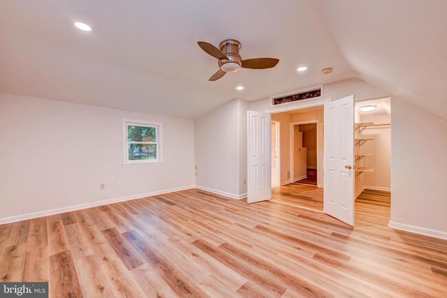 Building Photo - 402 Larchwood Ave