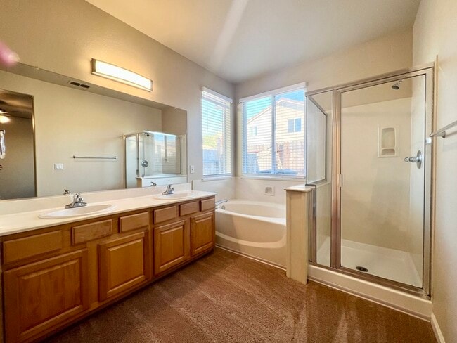 Building Photo - 1732 Hiawatha Dr