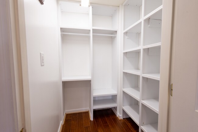 Building Photo - 2406 Dominion Dr