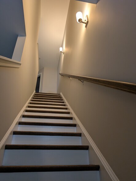 Building Photo - 204 Netherlands Blvd