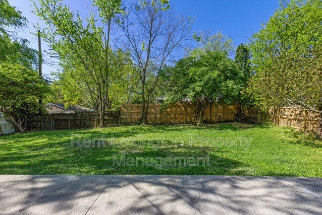 Building Photo - 1138 Gainesway Dr