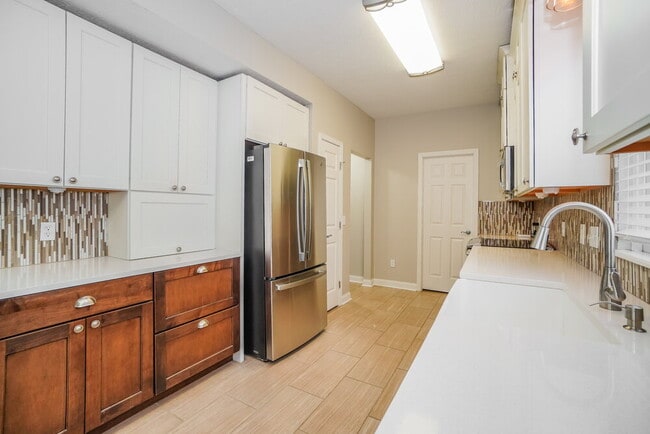 Building Photo - 5932 Ruihley Way