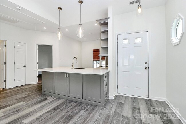 Building Photo - 5325 Silabert Ave