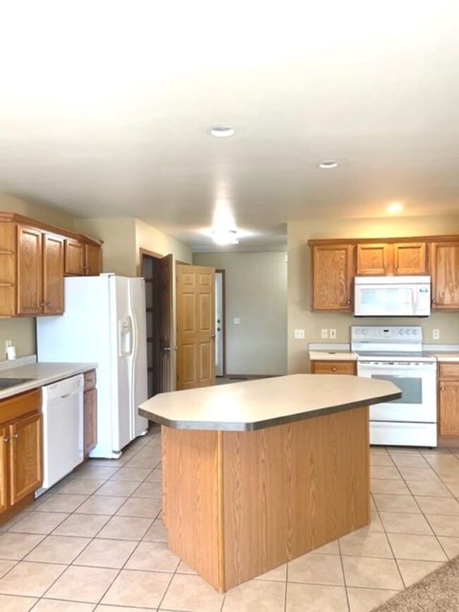 Building Photo - 3566-3572 East Meadows Place