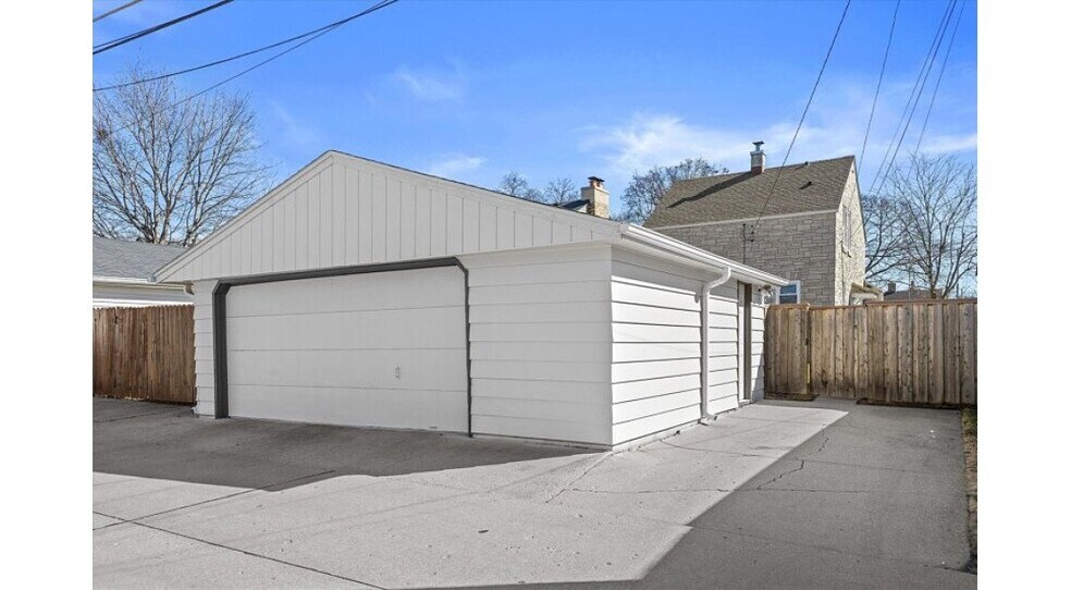 Building Photo - 3223 S 25th St