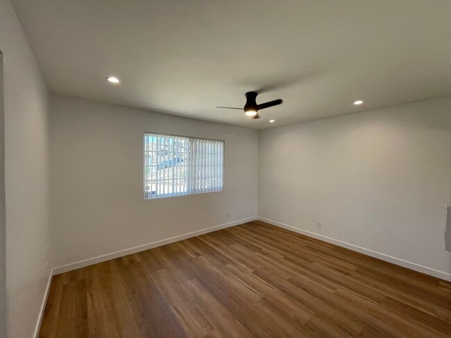 Building Photo - Freshly Remodeled & Full of Charm on Banbury