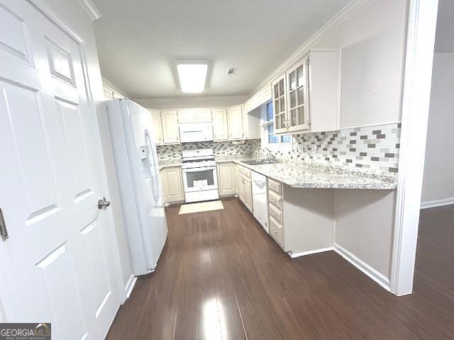 Building Photo - 305 Carriage Chase