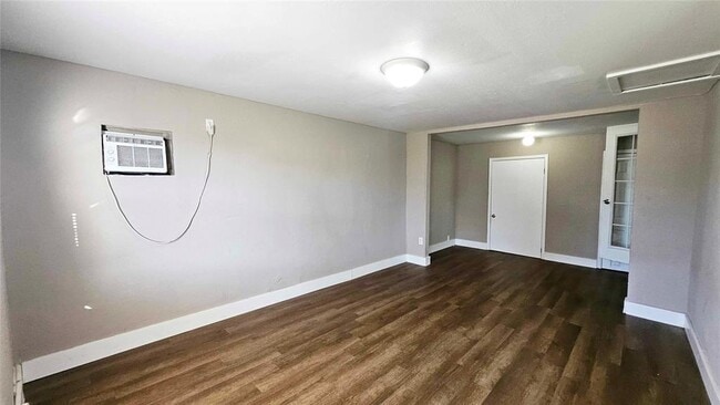 Building Photo - 1505 NE 29th St