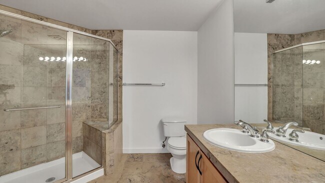 Building Photo - 2bd/1.75ba Bellevue Condo