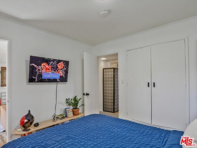 Building Photo - 6921 Pso Del Serra