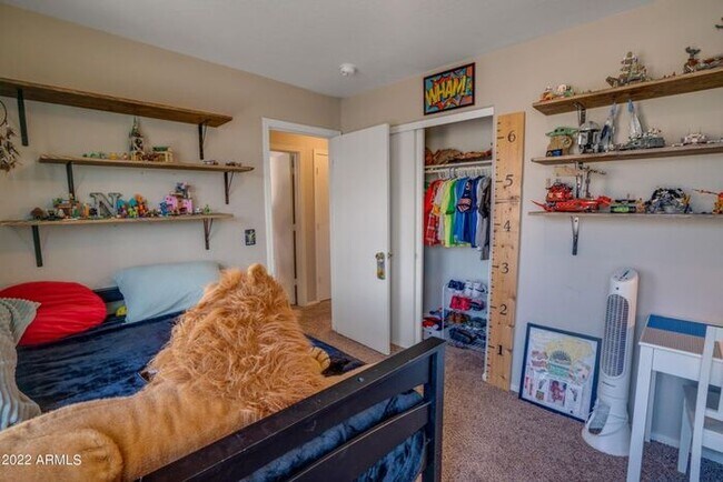 Building Photo - 5 bed - 3 bath in Litchfield with Pool!
