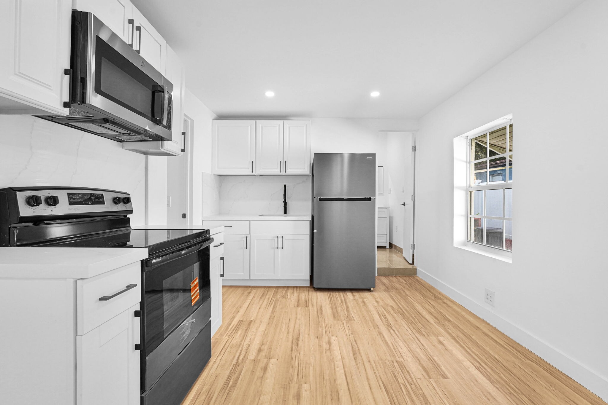 Building Photo - 2419 Coolidge St