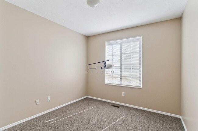 Building Photo - Updated Roy Utah 5 Bedroom 2 Bathroom Home!!