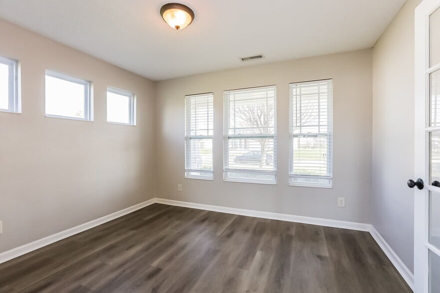 Building Photo - 2294 McGregor Dr