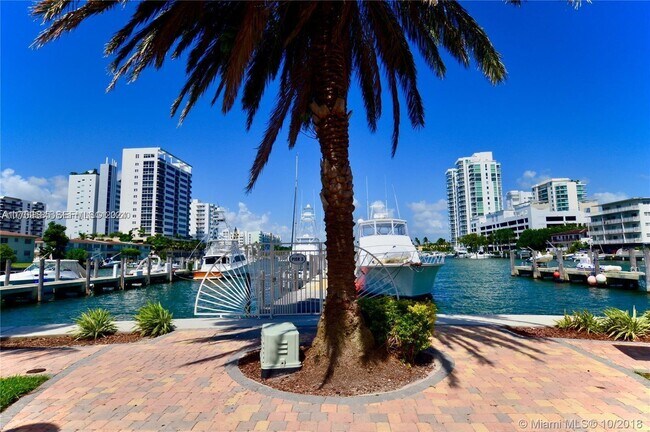 Building Photo - 7900 Harbor Island Dr