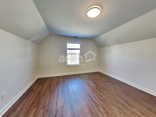 Building Photo - 3047 Romain Trail