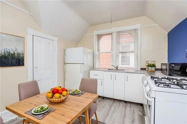 Building Photo - 146 Florida Ave