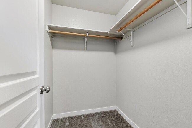 Building Photo - 2662 W Jayton Dr