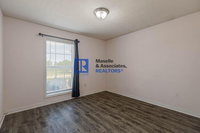Building Photo - 3 Bed/2 Bath Home in Pearl