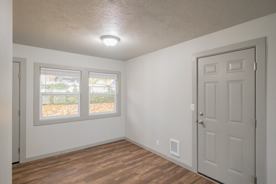 Building Photo - 3497 Felton St S