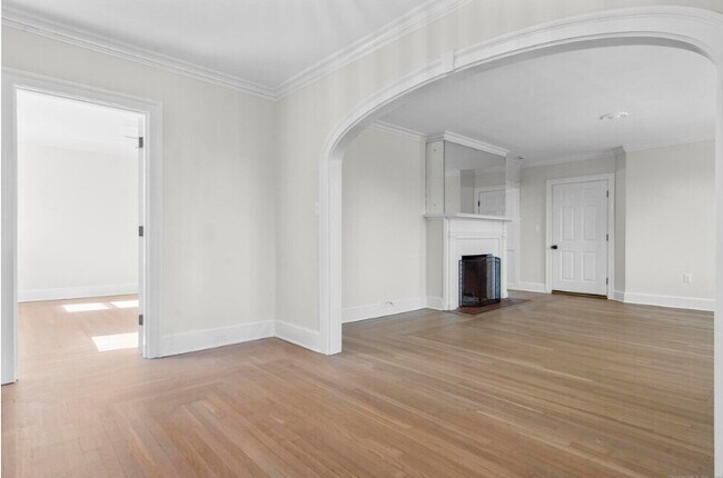 Building Photo - 1070 Whitney Ave - Lake Whitney -1 Month Free