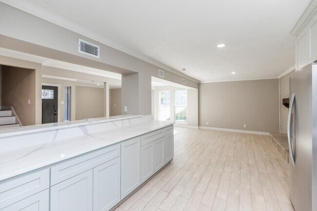 Building Photo - 185 El Pinto