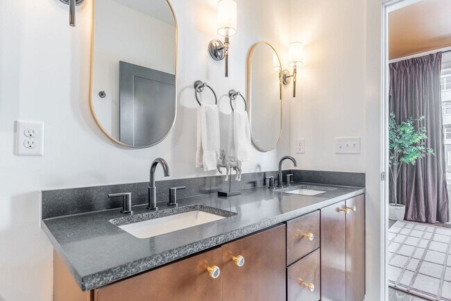 Building Photo - 87 Lucile St