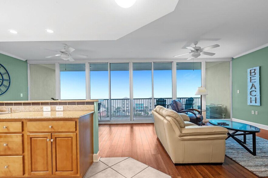 Building Photo - 1524 W Beach Blvd