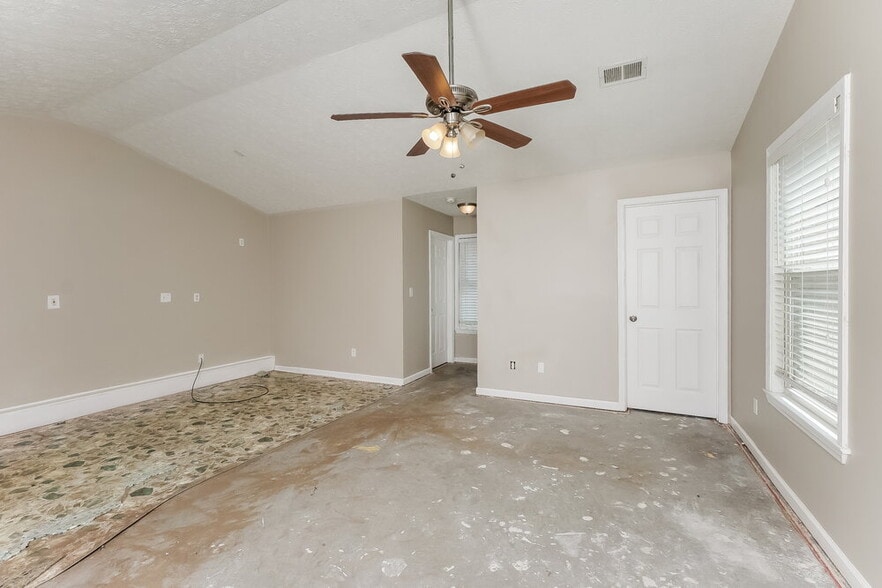 Building Photo - 4724 Granada Dr