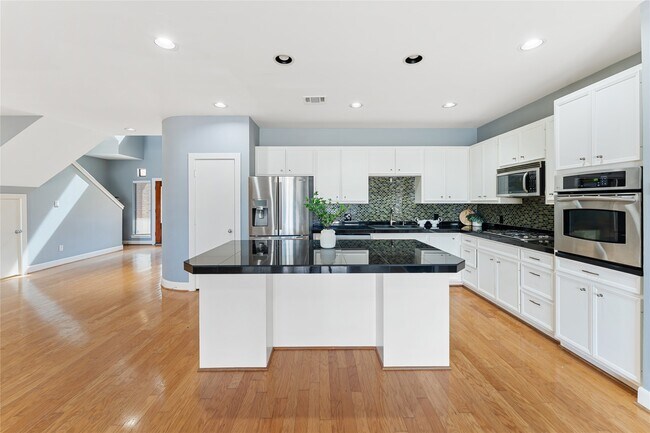 Building Photo - 9822 Marlink