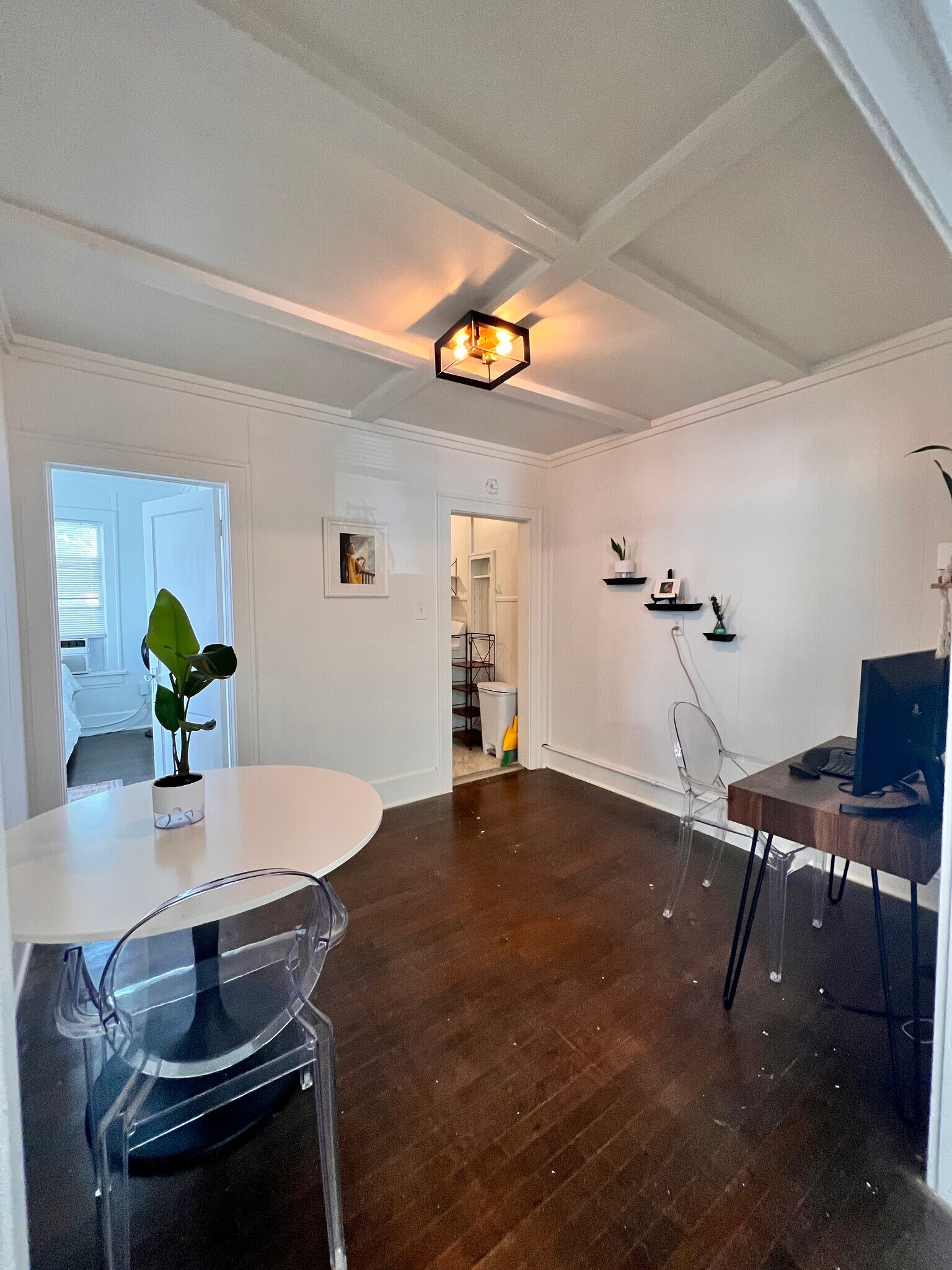 Building Photo - 1302 W Bell St