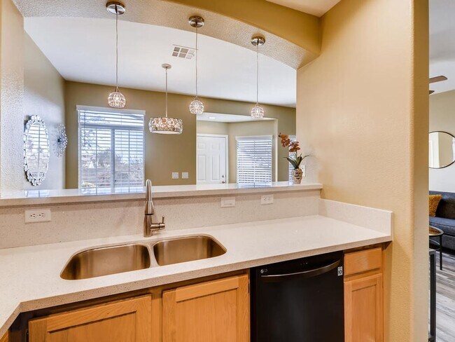 Building Photo - **SHORT TERM GATED LUXURY RENTAL** 3BDRM *2.5 BATH* 2 CAR GARAGE