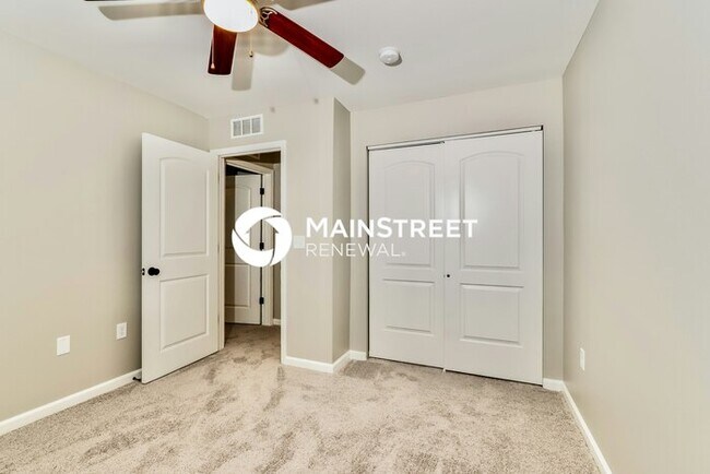 Building Photo - 3 Bedroom Pet-Friendly Home in Jeffersonville, IN with Main Street Renewal