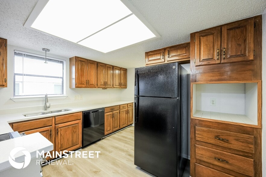 Building Photo - 2755 Knoll Tree St