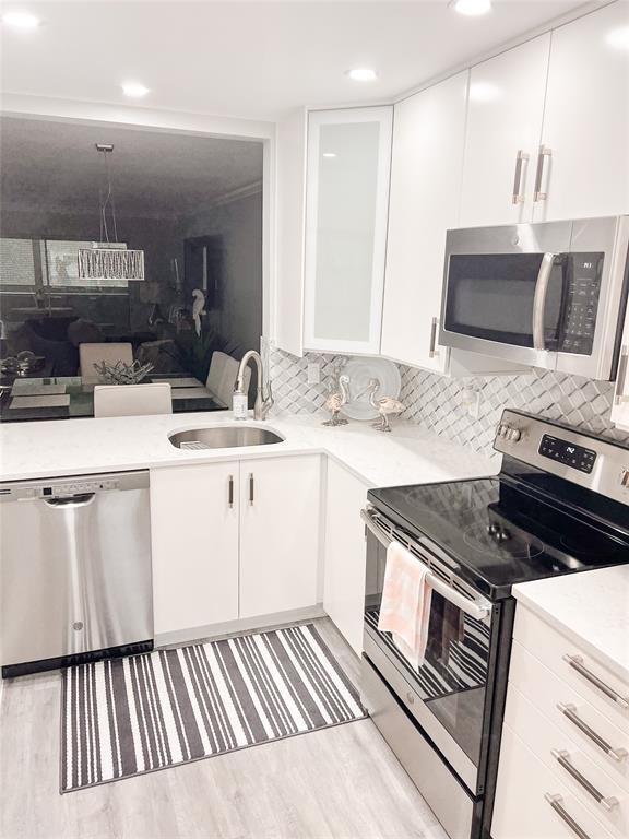 Building Photo - 5155 E Sabal Palm Blvd