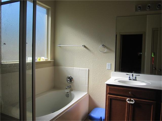 Building Photo - 26423 Longview Creek Dr