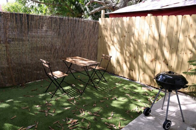 Building Photo - 1111 SW 37th Ave