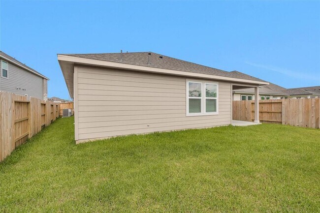 Building Photo - 38710 Yellowstone Dr