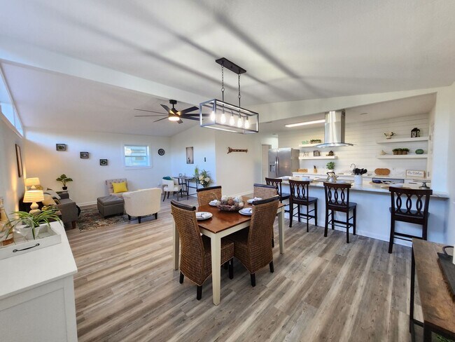 Building Photo - MOVE IN SPECIAL: HALF OFF first full month of rent!!!