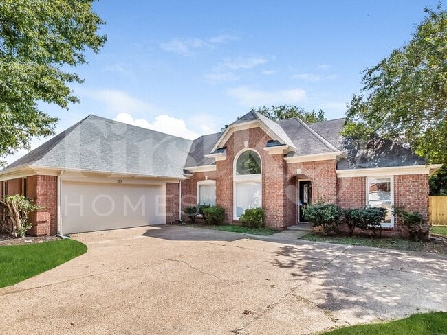 Building Photo - 828 Tropicana Dr E