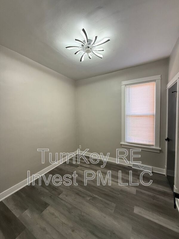 Building Photo - 17842 Park Ave