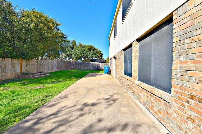 Building Photo - 3627 Windhill Loop