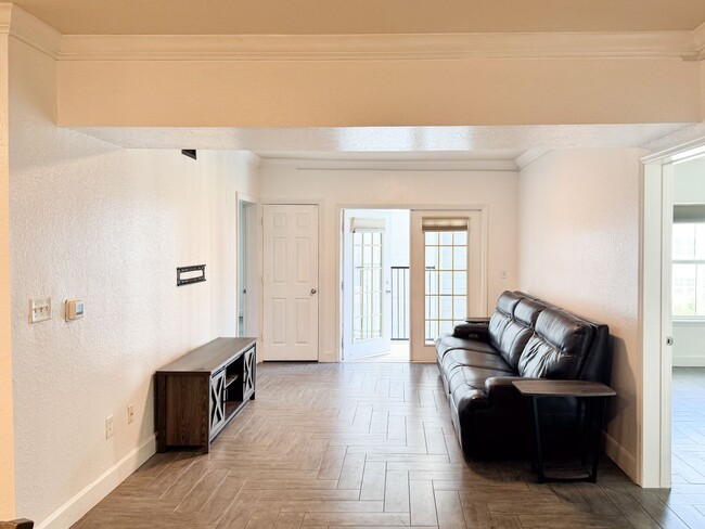 Building Photo - Corner Unit 2 bedroom 2 bathroom at The Grande Downtown