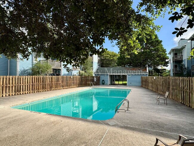 Building Photo - 2BR/2BA Condo off Wilshire Blvd - Beautifu...