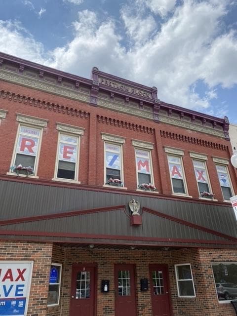 Primary Photo - 110 1/2 S. Meridian